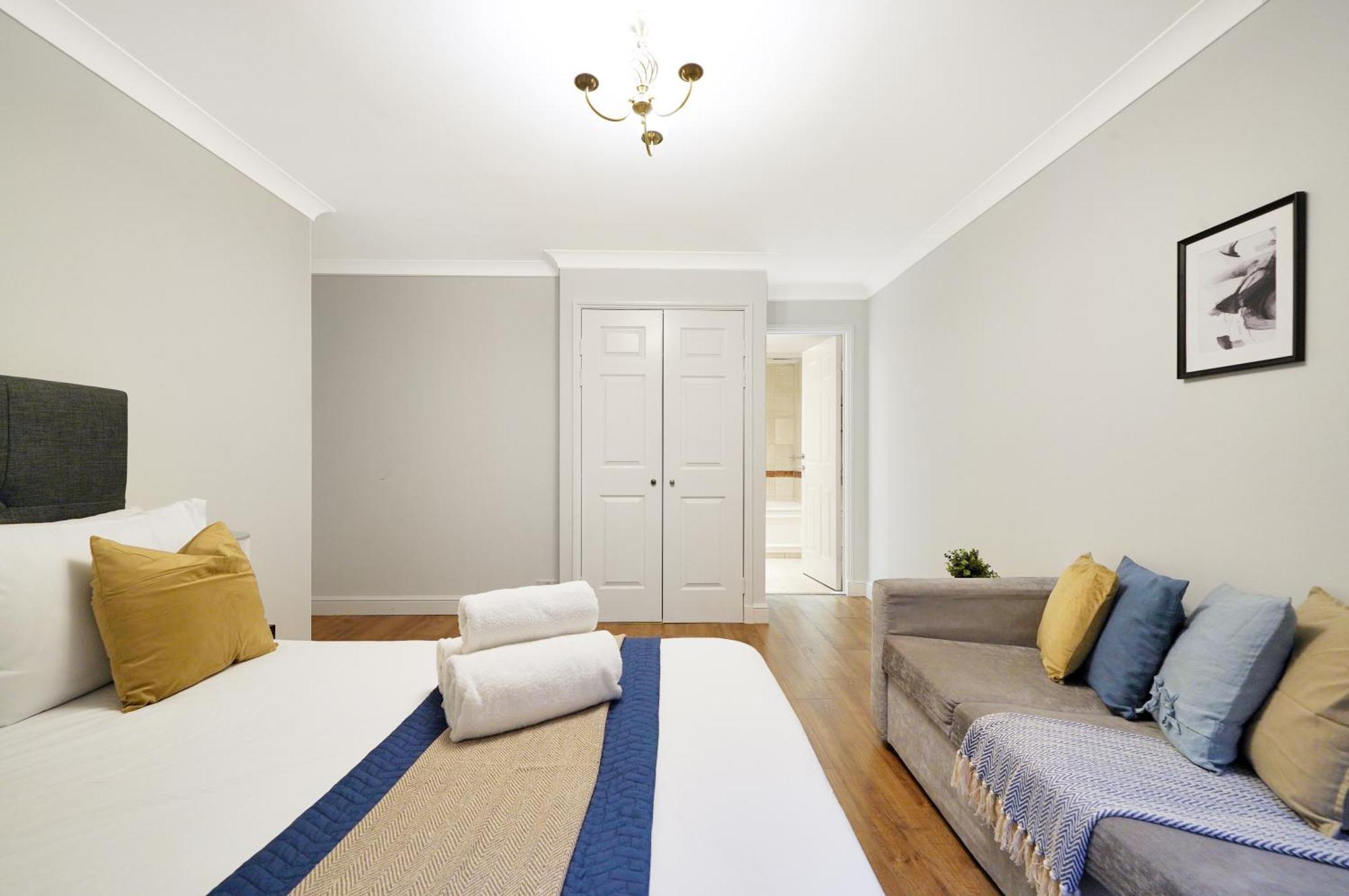 Luxury 3-bed With Private Garden En-suites & Underground Parking Prime Nw6 Location Appartamento