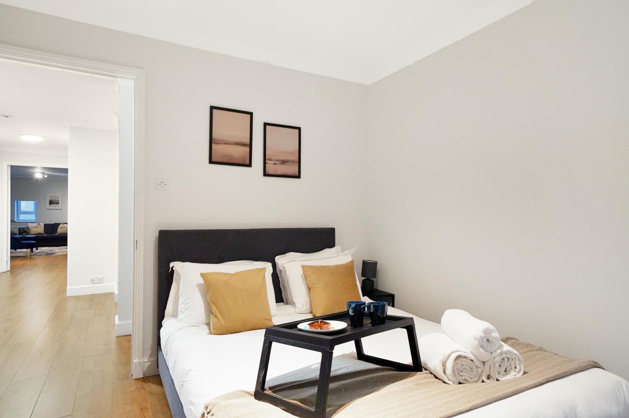 Luxury 3-bed With Private Garden En-suites & Underground Parking Prime Nw6 Location Londra